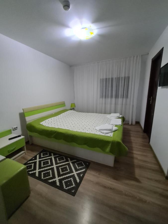 Candy Pensiune&Restaurant Dumbrava Rosie Екстер'єр фото